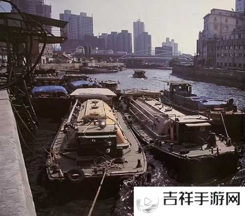老卫把船开到河中心去的故事:一场神秘而惊险的航行之旅