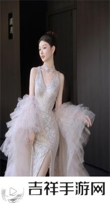 我的狗老公拉婆婆一起：家庭里的奇妙“三角组合”趣事
