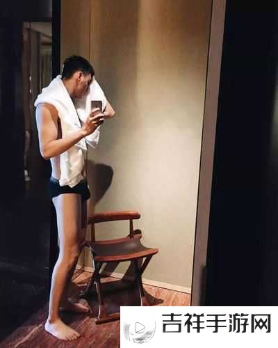 Gay 腹肌精牛捆绑虐榨精:极致刺激的别样演绎